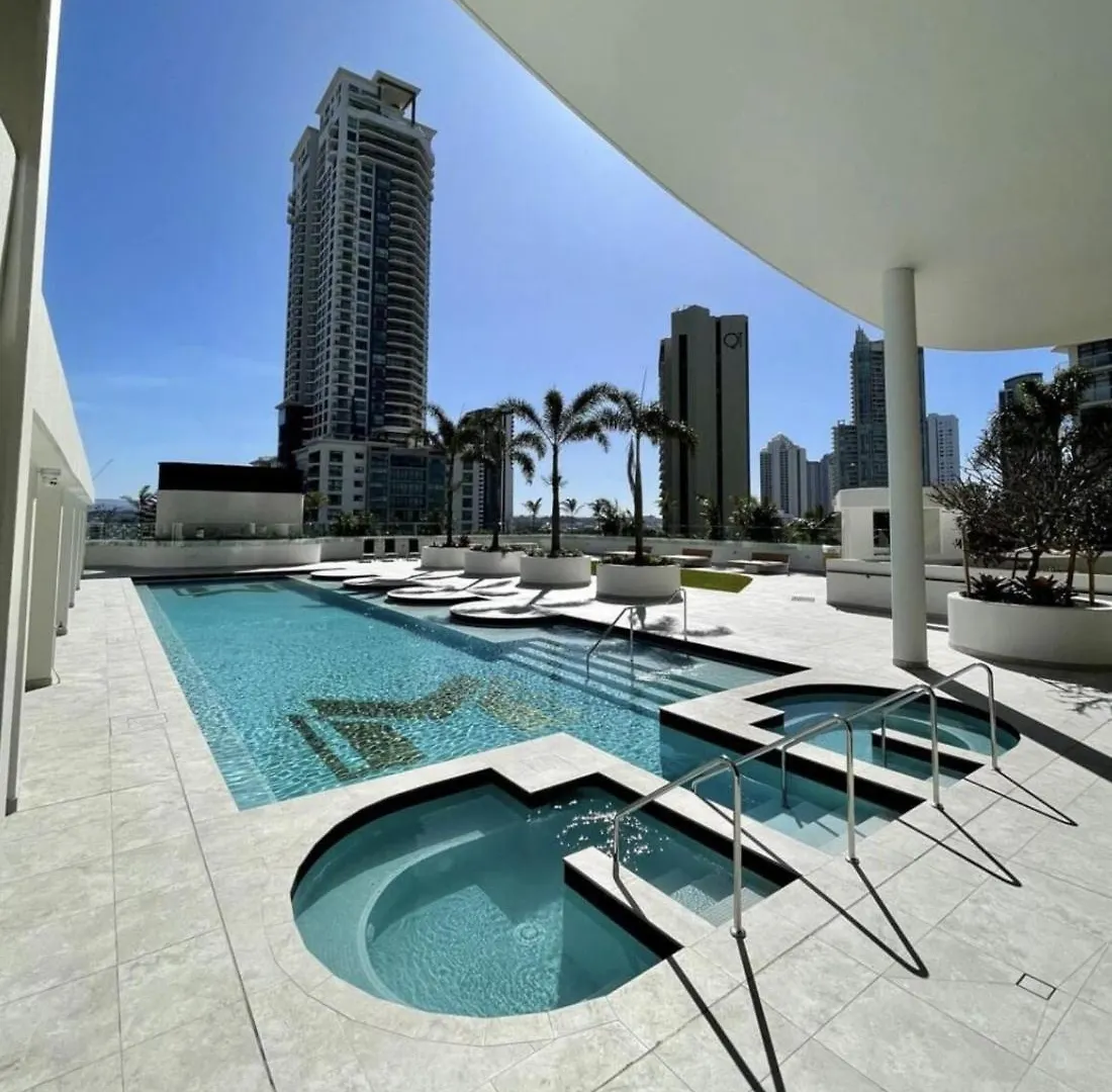 Sky-High Beachside Condo - Pet Friendly Gold Coast